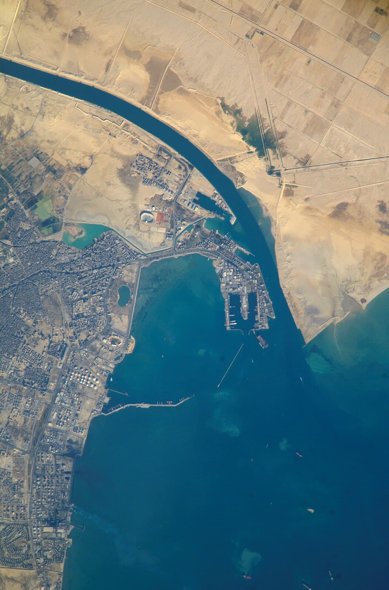 قناة السويس من الحلم الفرنسي إلى الإنجاز المصري — من 1798 إلى 2026