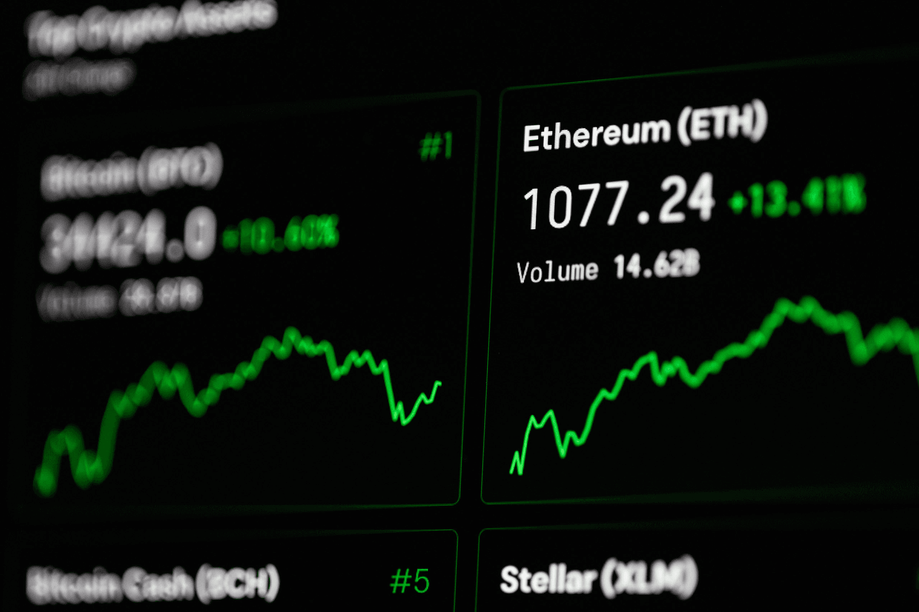 صراع العملات المشفرة: البيتكوين مقابل الإيثيريوم في السوق الرقمي 2024