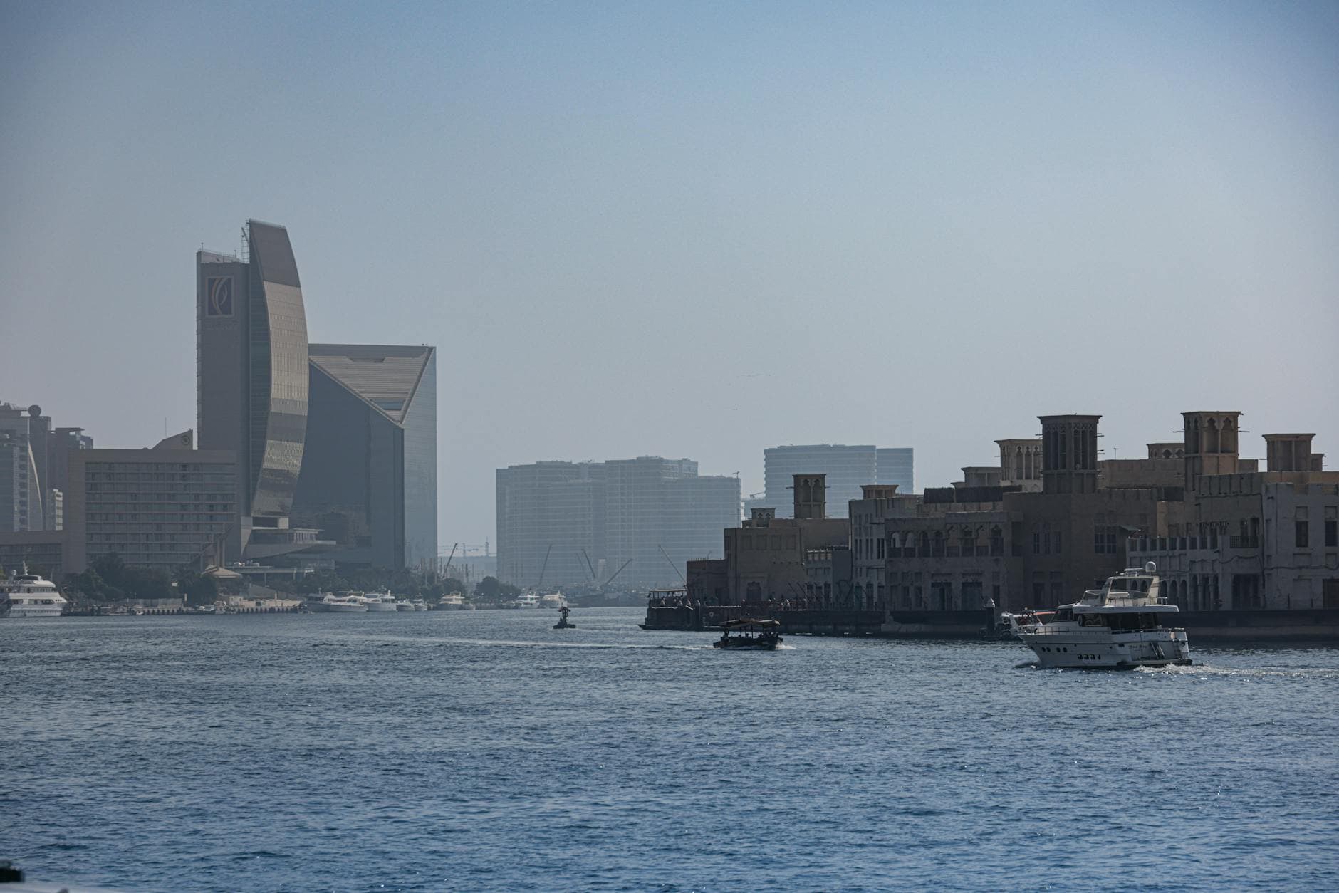 الإمارات تشدد على التزام الشركات بـ 30 يونيو