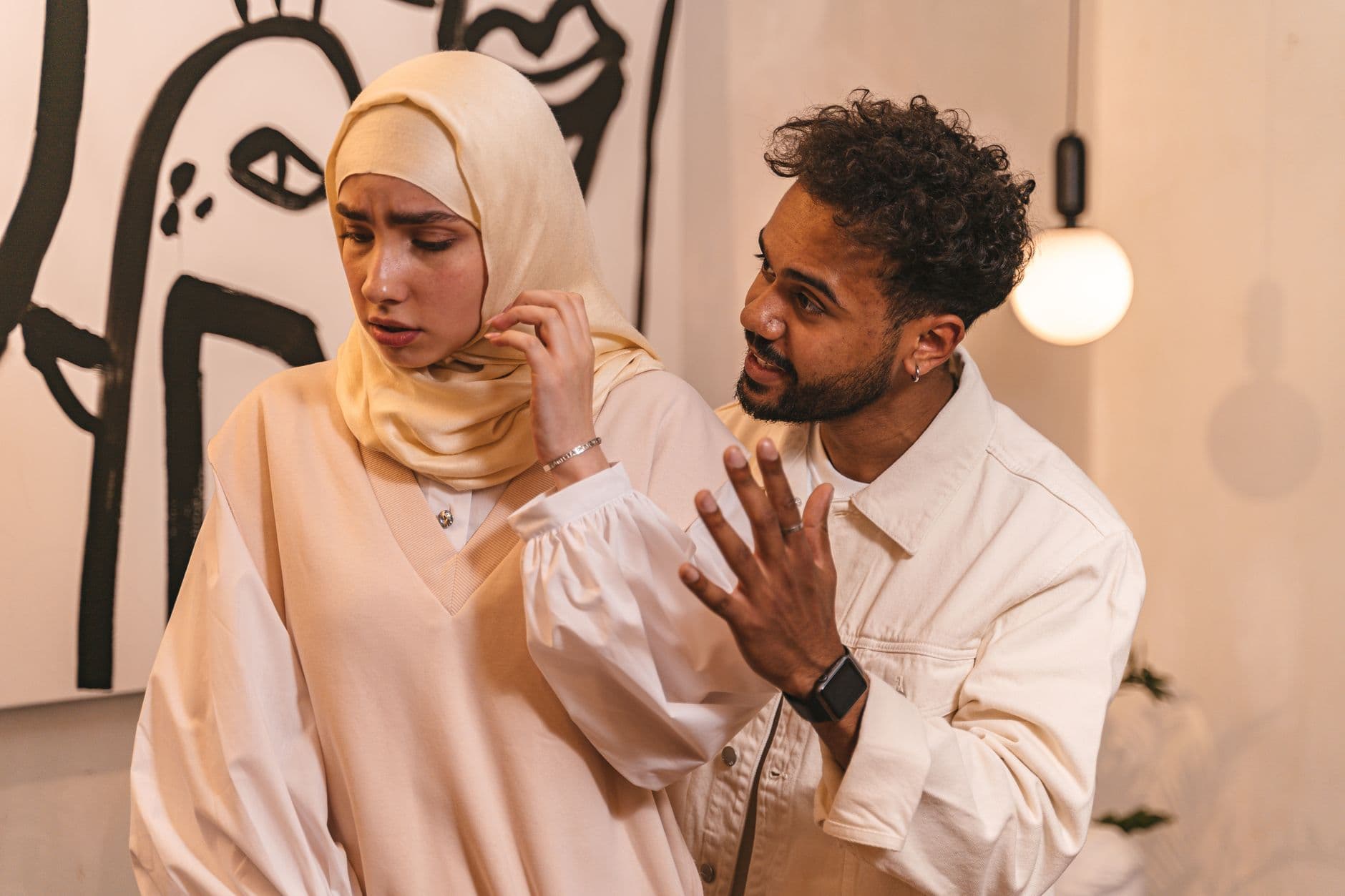 التحيز الجنسي يؤثر على اعتذار النساء