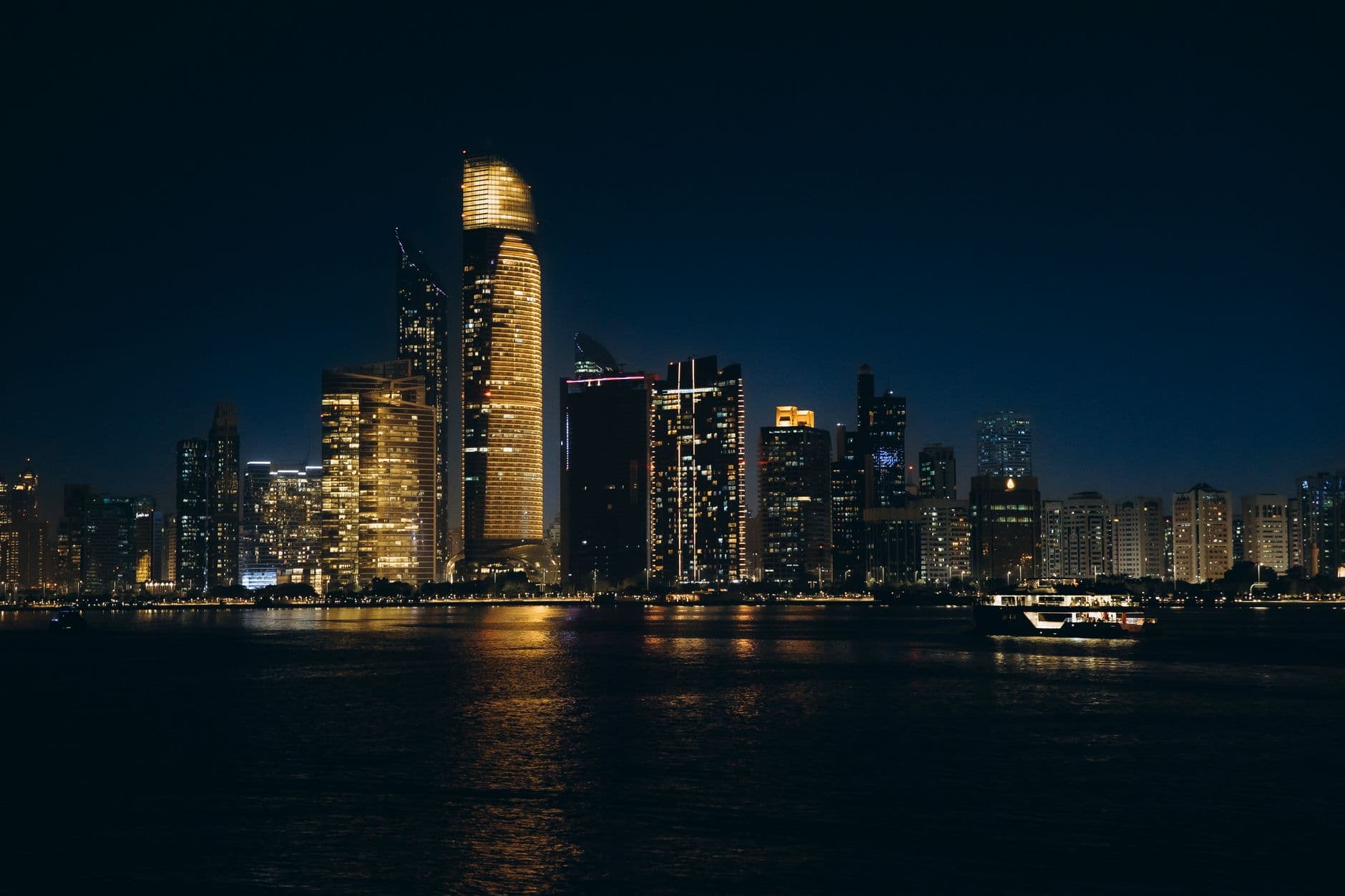 أكثر 10 مدن عربية إضاءةً ليليةً من الفضاء 2024