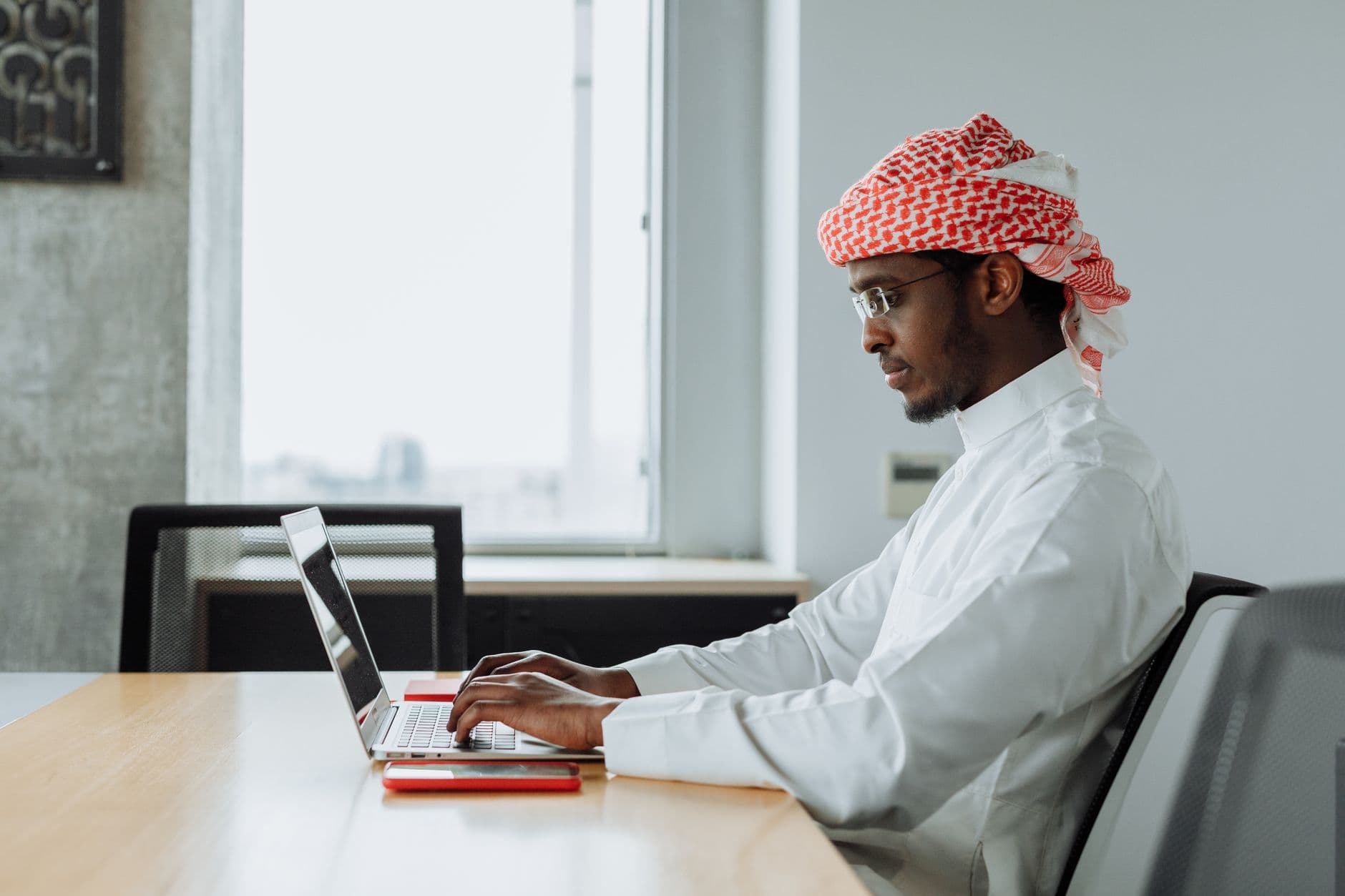 دليل عملي: كيفية تأسيس شركة ناشئة في السعودية