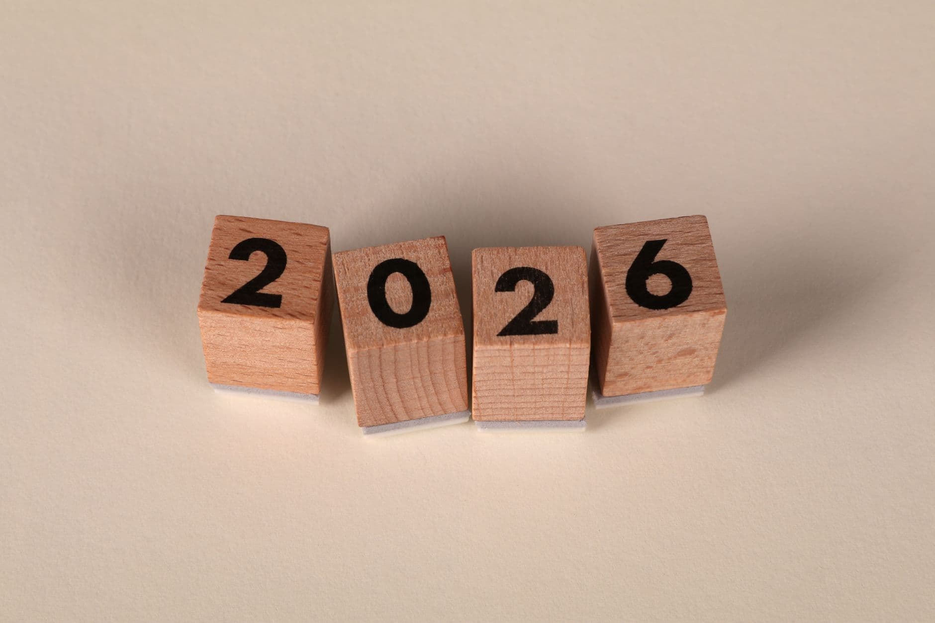 تاريخ العملات المشفرة: من نشأة البيتكوين إلى تحديات 2026